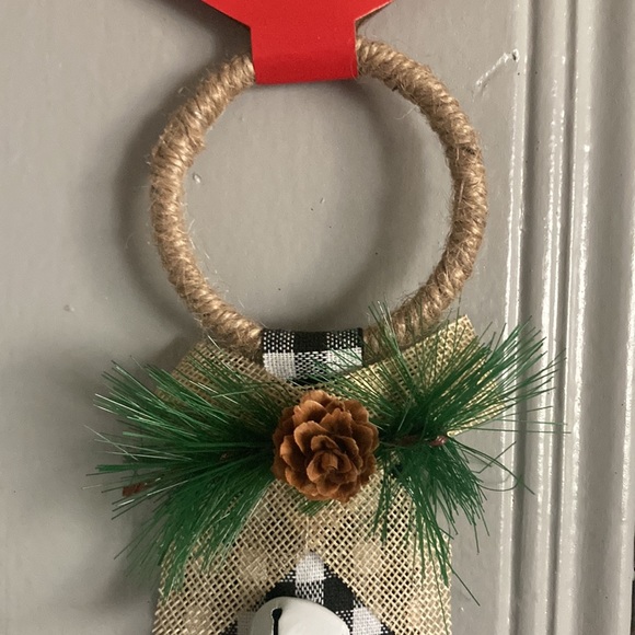 NWT White & Black Buffalo Check Holiday Door Knob Hanger w/ Bells & Pinecone - Picture 3 of 7